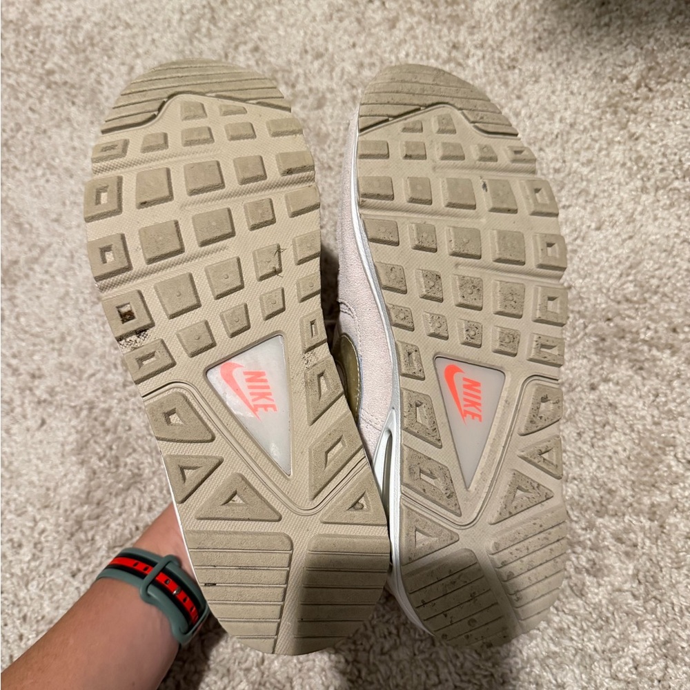 Women’s Nike Aur Max Command - Picture 5 of 7